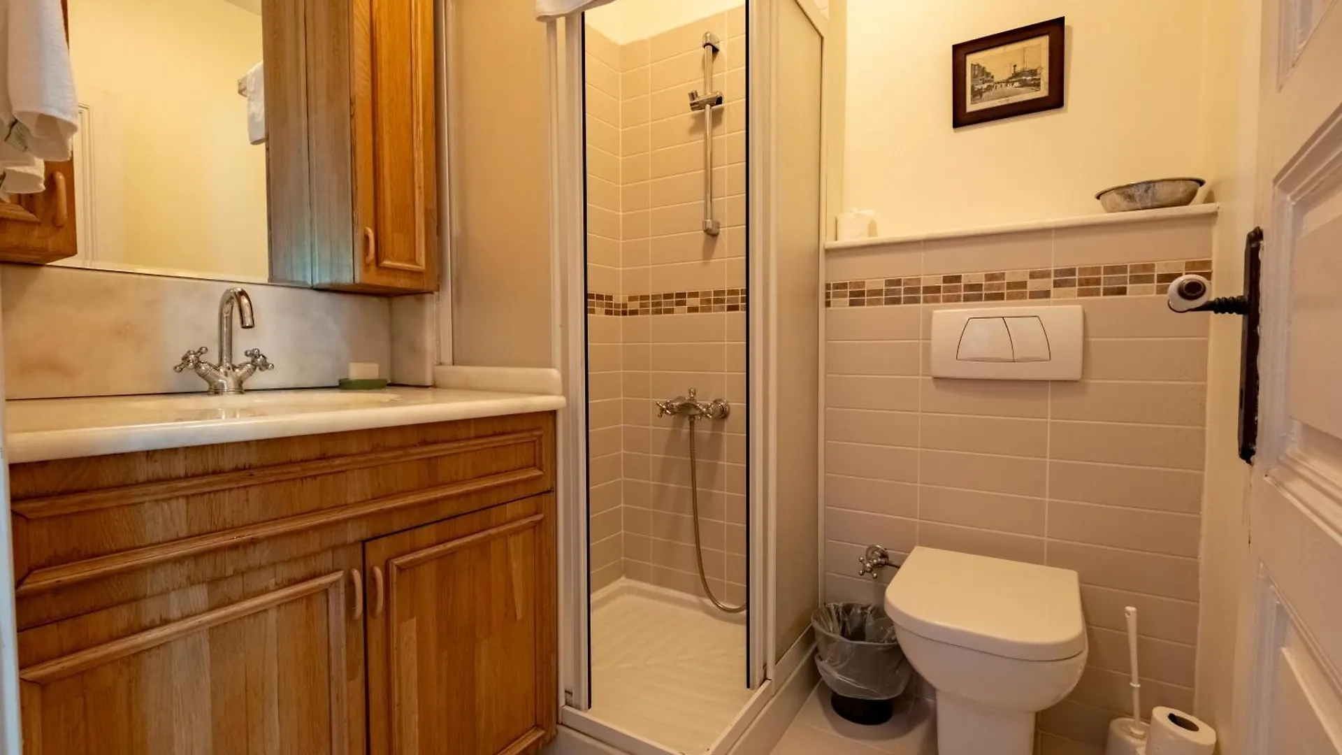 Spacious Single Detached House With Terrace - Near To Hagia Sophia Κωνσταντινούπολη Βίλα